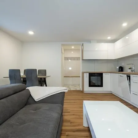 3-modern 1min From The Center Apartment